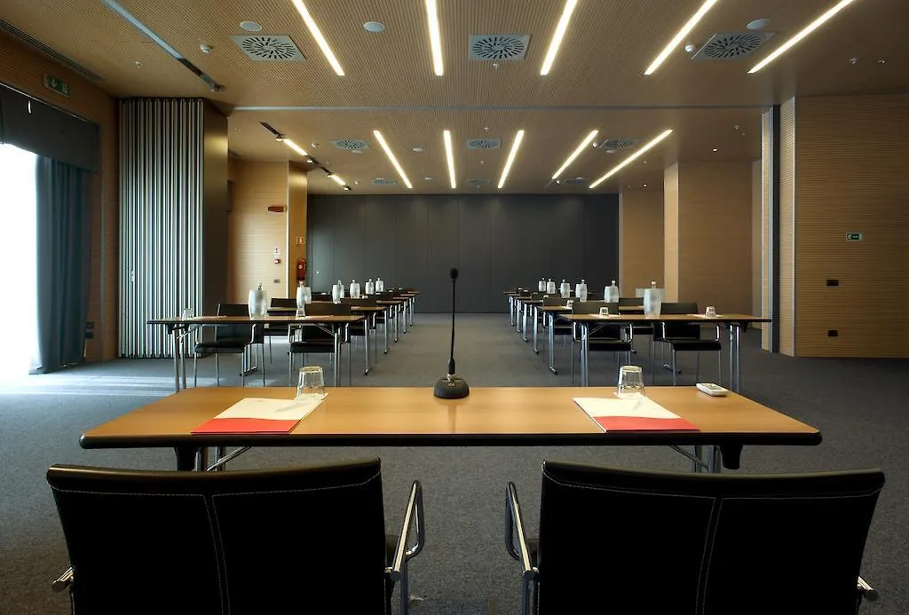 Hotel Domina Milano Fiera Novate Milanese 4*,